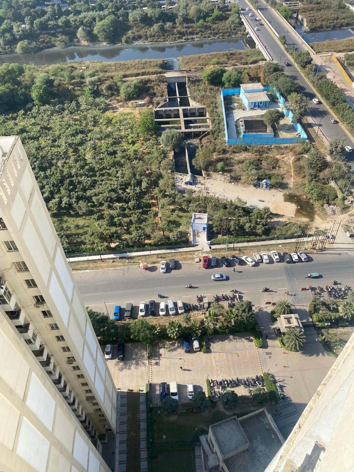 Dolce Dwell 27Th Floor Apartment نويدا المظهر الخارجي الصورة